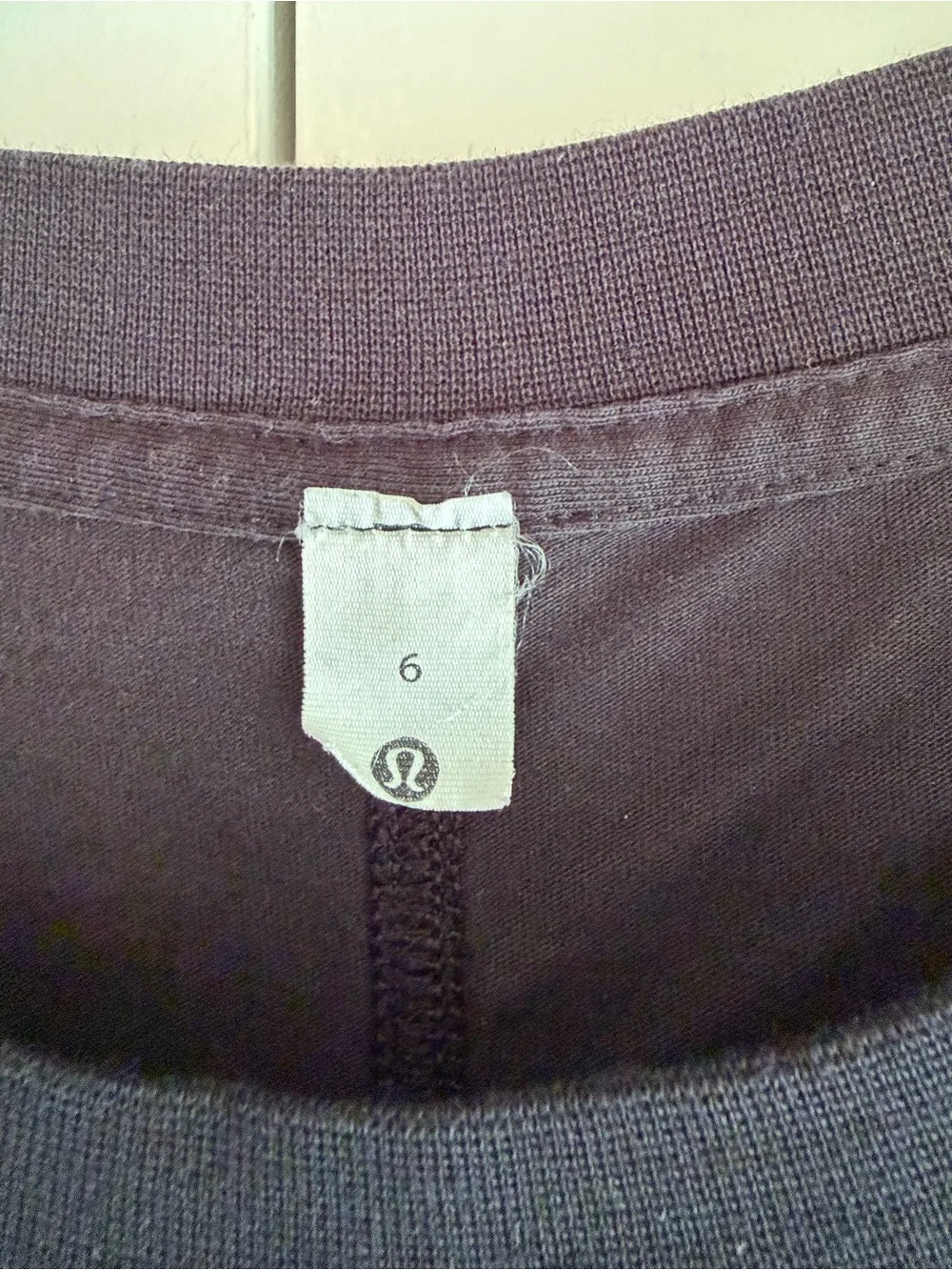 Lululemon Women's Black Basic T-Shirt Sz 6 Classic Short Sleeve Crew Neck Tee